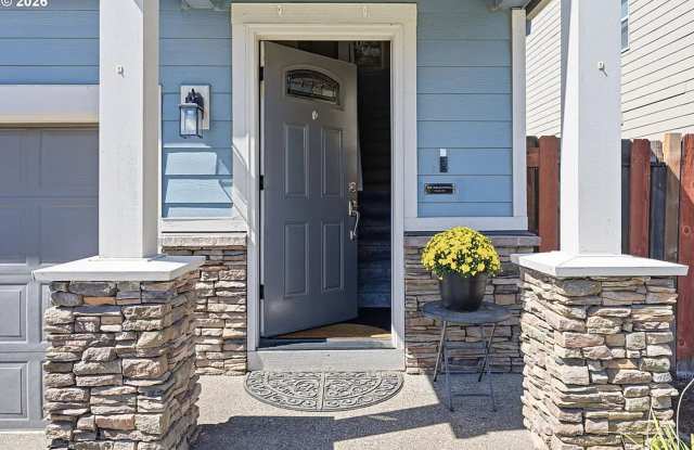 Spacious 4-Bedroom Home in Canby with Fenced Backyard & 2-Car Garage! Gallery 4