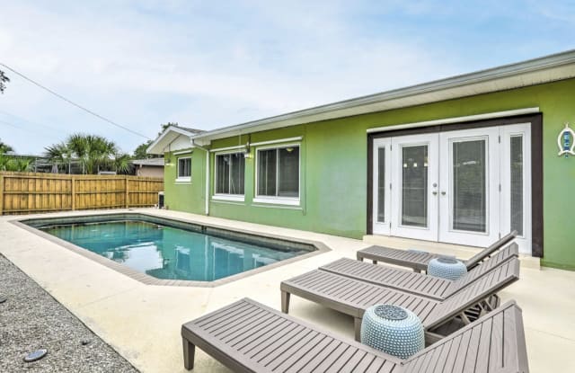 955 Indian Rocks Rd S - 955 Indian Rocks Road, Largo, FL 33770