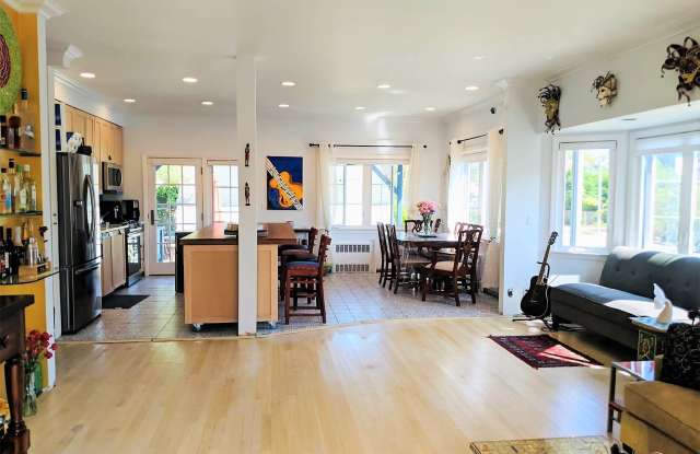 252 Washington Boulevard Gallery 2