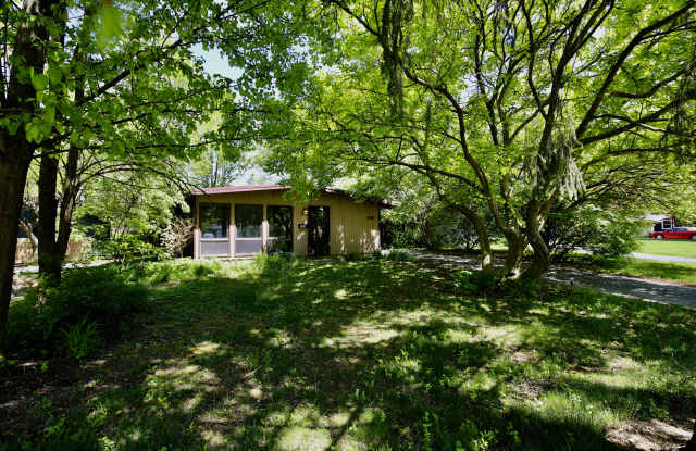 2498 Bristol Rd - 2498 Bristol Road, Upper Arlington, OH 43221