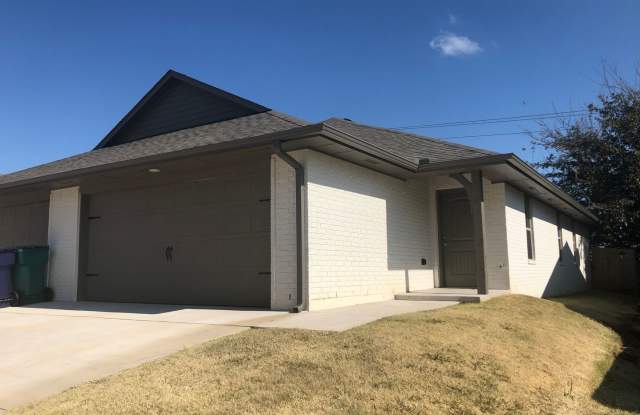 2 Bed 2 Bath 2 Car Garage Duplex In North OKC photos photos