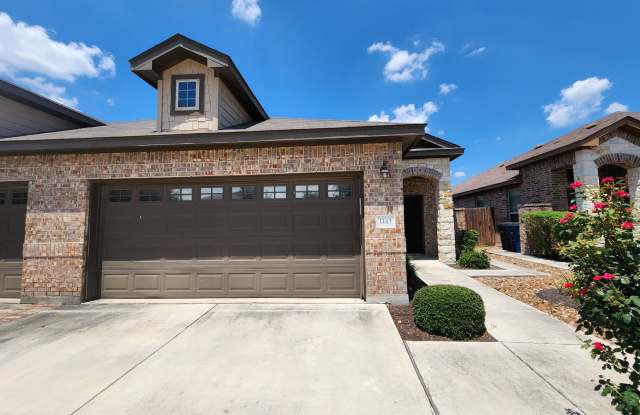 Close to Creekside Shopping ,Restaurants, Entertainment  / Interior Washer & Dryer Connections / Fenced in Yard / CISD photos photos
