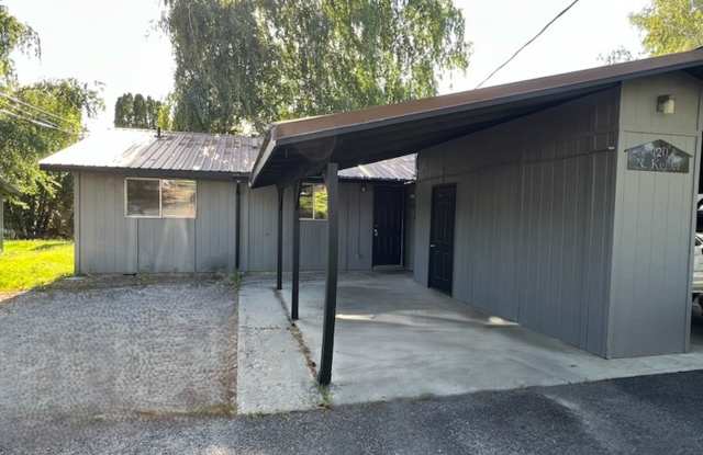 Pet Friendly 2 Bedroom 1 Bathroom Duplex Coming Available! photos photos