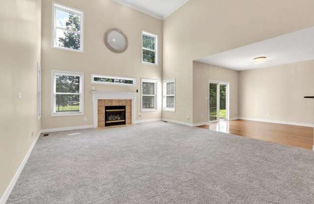 6935 Blue Holly Drive Gallery 3