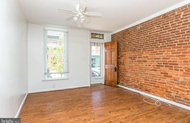1407 ANDRE STREET Gallery 2