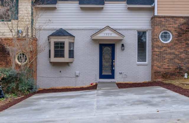 1305 Cross Creek Drive photos photos
