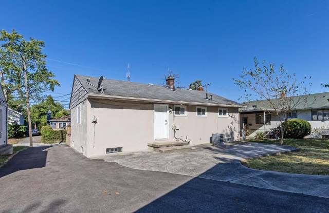 3134 Medina Avenue Gallery 3