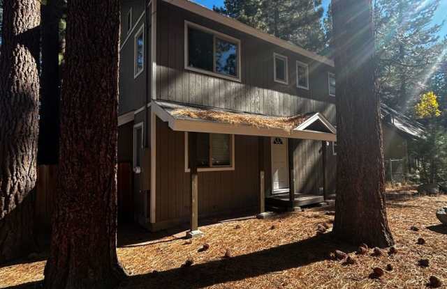 4 Bedroom Home backed right up to the Meadow Gallery 3