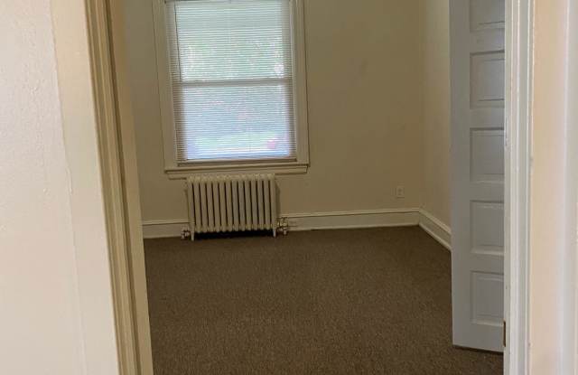 209 E MAPLE AVENUE Gallery 3