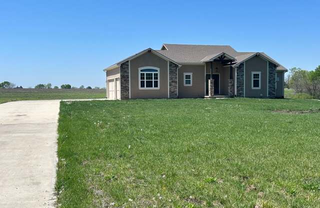 4 bedroom house with a beautiful view!! **SPECIAL REDUCED PRICE** photos photos