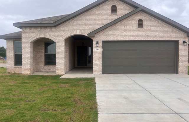 Pre leasing for July: 4-Bedrooms, 2-Bathroom photos photos