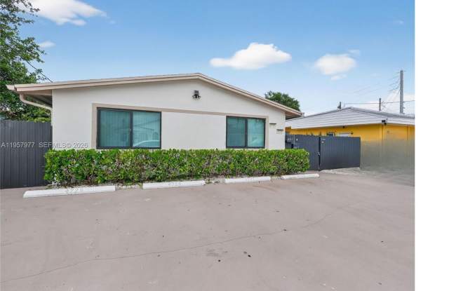 4727 NW 4th St photos photos