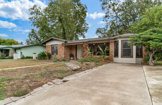 414 Storeywood Drive Gallery 3