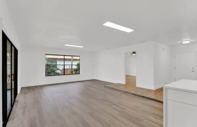 221 Berkshire Circle West Gallery 2