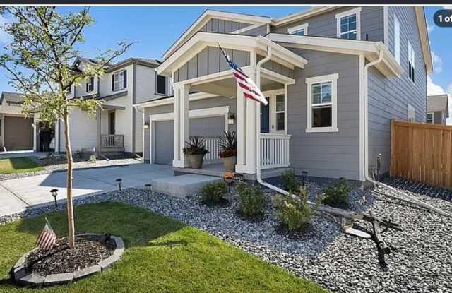 Spacious 4BR House in Aurora Gallery 1