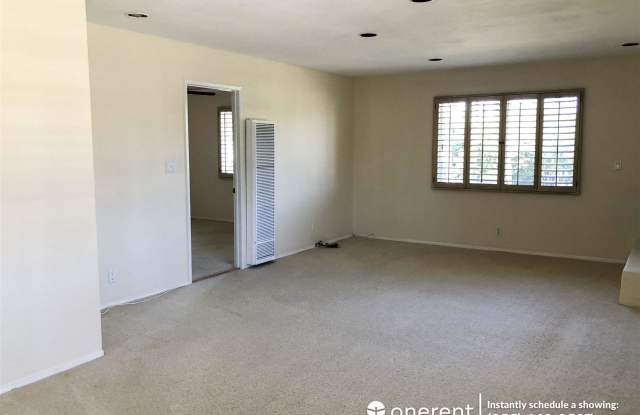 822 1/2 Woodlawn Avenue - 822 1/2 Woodlawn Ave, Los Angeles, CA 90291