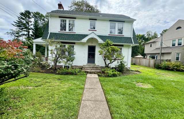 Spacious 4-Bedroom Home in Ambler with Tons of Natural Light photos photos