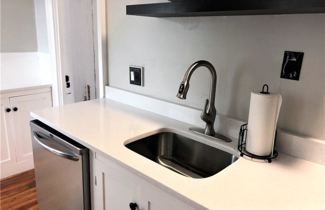 283 Spring Street - 283 Spring Street, Newport, RI 02840