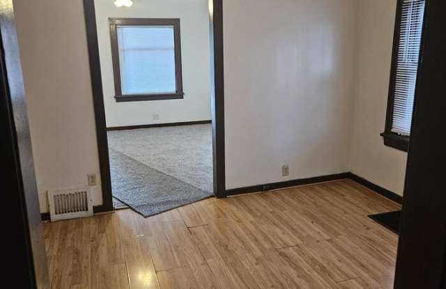 819 East Morris Street Gallery 3