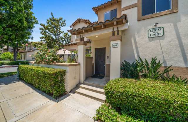 Bright Second Story Condo with 2 Car Garage in The Orchards photos photos