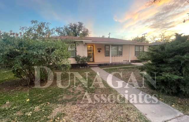 Centrally 3 bedroom, 1 bath home - 1405 Julian Street, Carlsbad, NM 88220