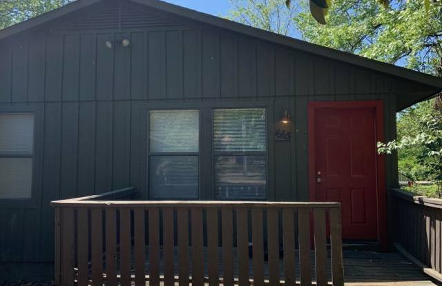 Cozy House just a walk away from Campus! photos photos