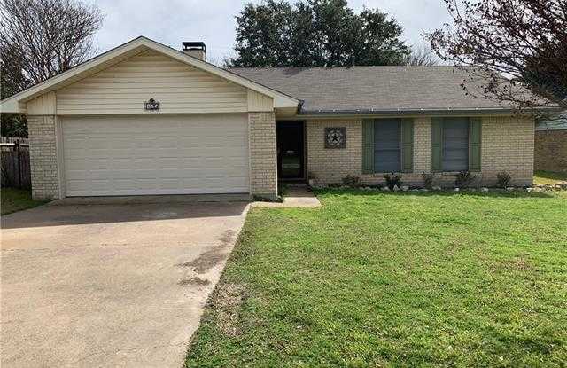 125 Alamo Street - 125 Alamo Street, Waxahachie, TX 75165