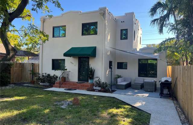 1534 Monroe St photos photos