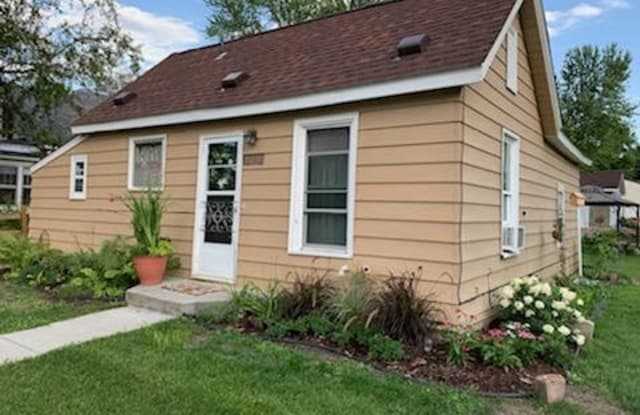 548 3rd Ave E - 548 3rd Avenue East, Shakopee, MN 55379