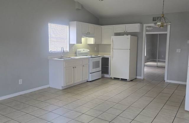 102 Drake St - 2 Bed, 1 Bath For Rent Gallery 1