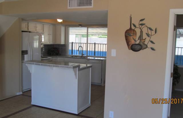 SHOWING TODAY 7-7-25 5:30PM; ASU AREA - REMODELED 5BR 2BA HOUSE SWIMMING POOL, GARAGE. PLUS RV-PARKING, AZ Room photos photos