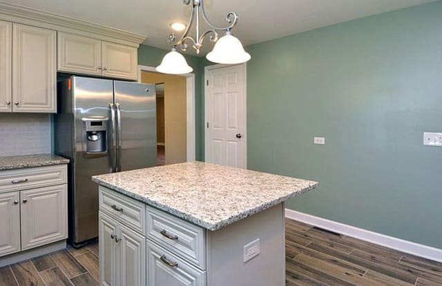 1222 East Kensington Road - 1222 East Kensington Road, Arlington Heights, IL 60004