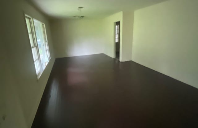 925 Oleander Avenue- NEW Gallery 2