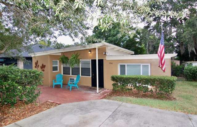 Beautiful Updated Home in Lake Access Community to the Chain of Lakes photos photos