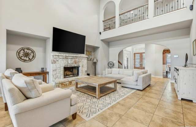615 Sentry Hill Gallery 4