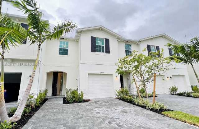 6939 Harbours Edge Ave photos photos