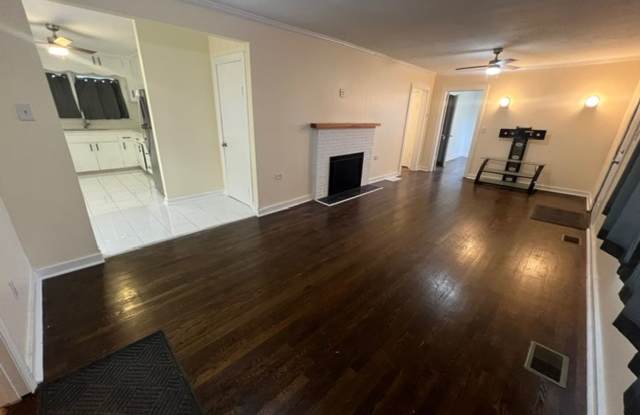 3 bedroom house close to downtown Athens! Gallery 3
