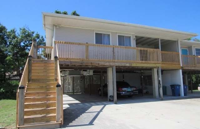 2 bedroom 2 bathroom updated Duplex photos photos