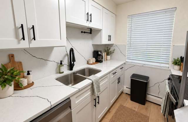 Charming 2BD/1BA Townhouse in Wheat Ridge with Large Private Patio! Gallery 2