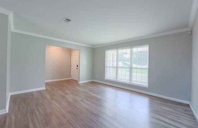 7833 Maclean Road Gallery 3