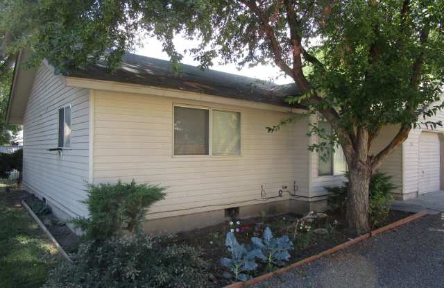 2 Bedroom Duplex Near Library - Water/Sewer Included! Available NOW! photos photos