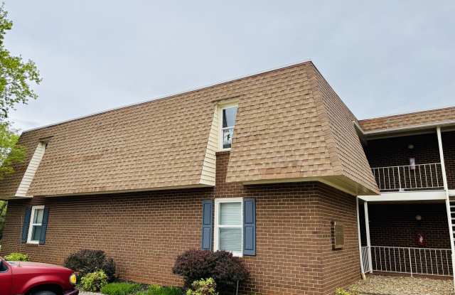 302 Windsor Manor Way-J - 302 Windsor Manor Way, Kernersville, NC 27284 302 Windsor Manor Way-J - 302 Windsor Manor Way, Kernersville, NC 27284