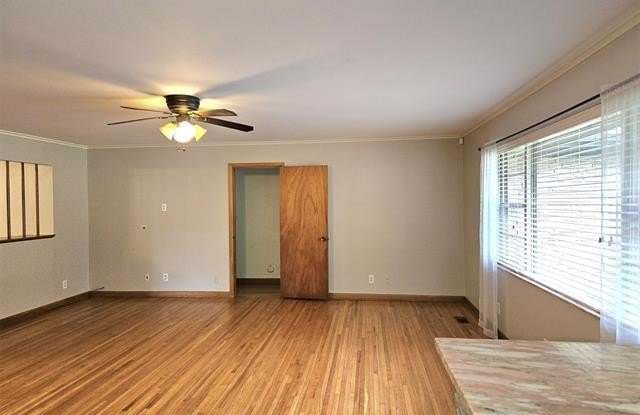 5125 S Atlanta Place Gallery 3