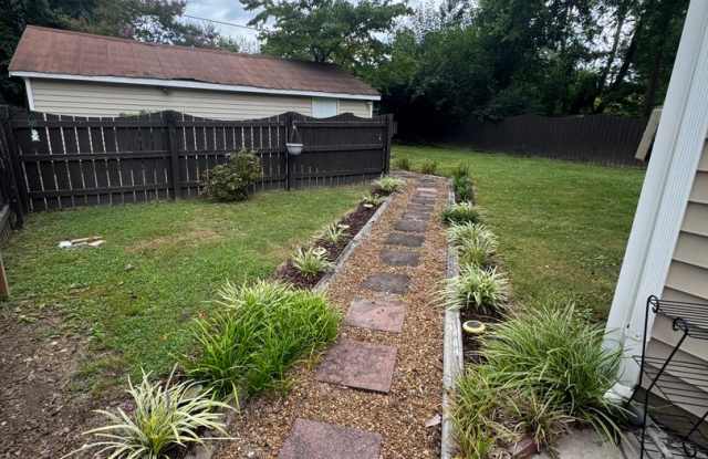 Knoxville 37917 - Available Now! Short-term/Long-term Lease & Furnished/Unfurnished Options Available -2 bedroom, 1 bath - call Lisa Vineyard 865-216-9334 Gallery 3
