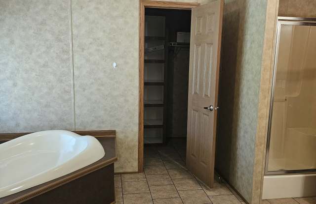 6266 Louisiana 1042 Gallery 2