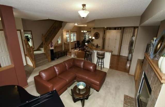 Fantastic, Newer 3bed/2.5bath Townhome*End Unit*Heated Garage*Dancing Waters* Available DEC 1st Gallery 4