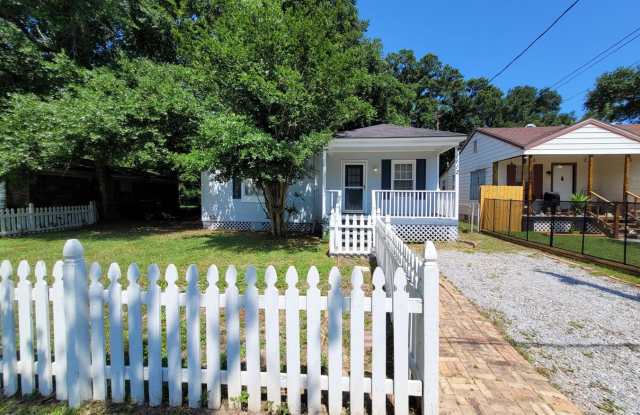 1112 Polk Ave Pensacola. MOVE IN SPECIAL: HALF OFF first full month of rent!!! photos photos