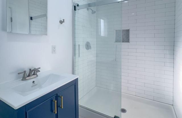 Newly Renovated Studio - 13906 Yukon Avenue, Hawthorne, CA 90250