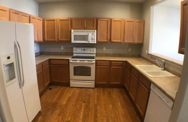 Townhome in gated complex Gallery 3