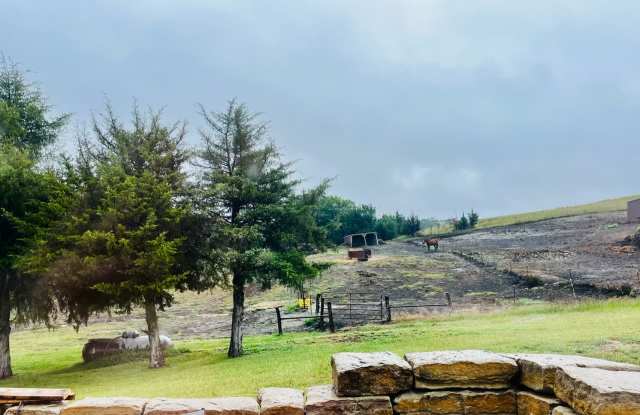 13325 Brush Creek Road Gallery 4